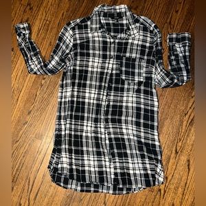 Women's long sleeve black plaid shirt